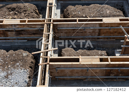 房屋建築材料：地基 127182412