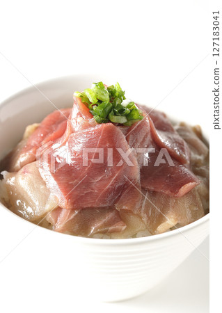 Two-tone bowl of red tuna and medium fatty tuna photographed on a white background 127183041