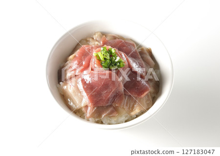 Two-tone bowl of red tuna and medium fatty tuna photographed on a white background 127183047