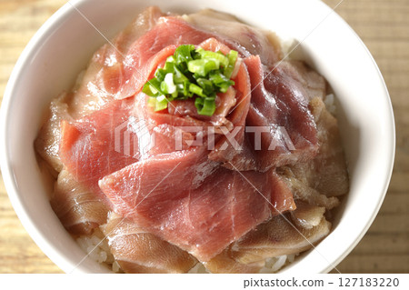 紅鮪魚和中脂鮪魚蓋飯 127183220