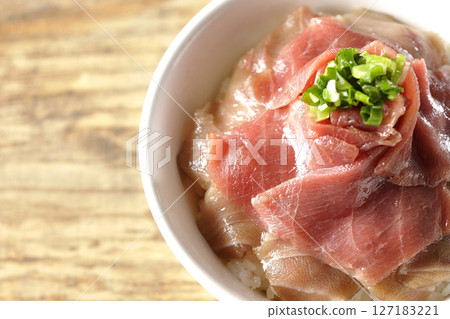 紅鮪魚和中脂鮪魚蓋飯 127183221