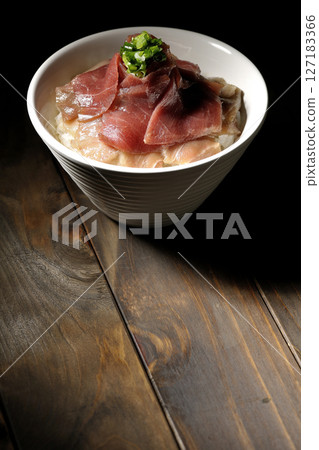 紅鮪魚和中脂鮪魚蓋飯 127183366