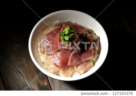 紅鮪魚和中脂鮪魚蓋飯 127183370