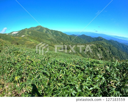 從飯豐山脈的種卷山眺望山頭和地藏岳 127183559