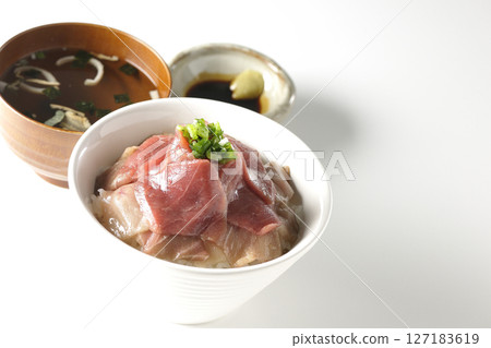A set of red tuna and medium fatty tuna rice bowl and clear soup A set of red tuna and medium fatty tuna rice bowl and clear soup 127183619