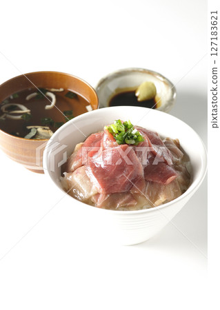 紅鰣魚、中肥鮪魚蓋飯和清湯套餐 127183621