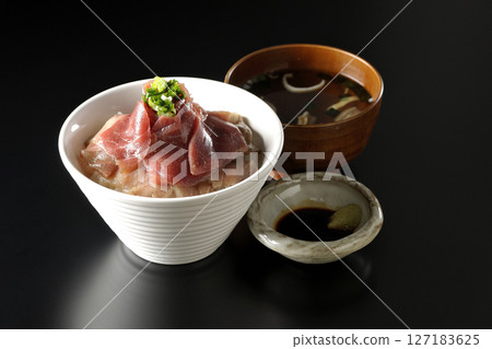 A set of red tuna and medium fatty tuna rice bowl and clear soup A set of red tuna and medium fatty tuna rice bowl and clear soup 127183625