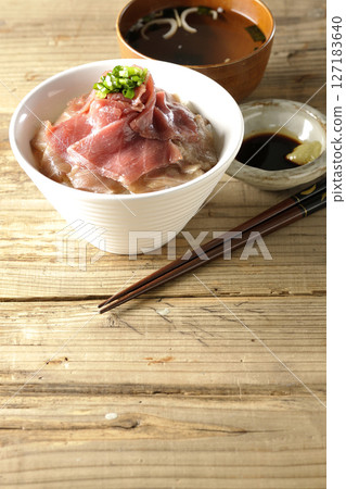 A set of red tuna and medium fatty tuna rice bowl and clear soup A set of red tuna and medium fatty tuna rice bowl and clear soup 127183640