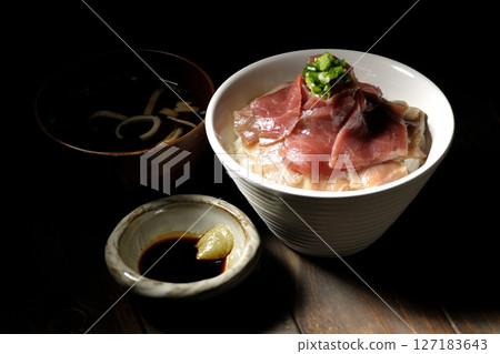A set of red tuna and medium fatty tuna rice bowl and clear soup A set of red tuna and medium fatty tuna rice bowl and clear soup 127183643