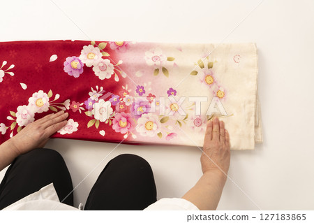 如何折疊長袖和服（振袖） 127183865
