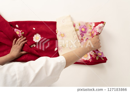 如何折疊長袖和服（振袖） 127183866