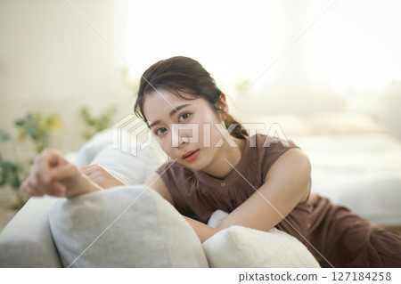 A woman in her 20s relaxing on the sofa - beauty image 127184258