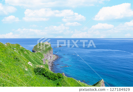 Shakotan Town, Hokkaido: Cape Kamui and Cape Kamui Lighthouse in summer with beautiful fresh greenery 127184929