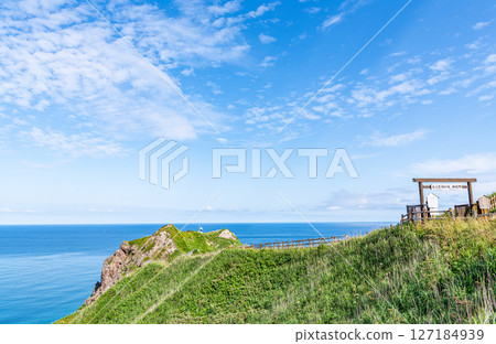 北海道積丹町 著名旅遊勝地神威岬入口處的夏季北海道門，女性不得入內 127184939