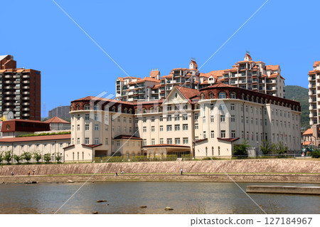 Takarazuka Hotel and apartment complexes seen from the opposite bank of the Mukogawa River 127184967