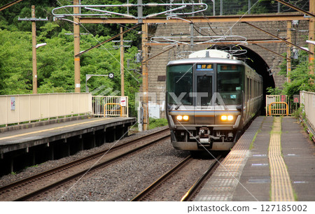 途經JR保津峽站的列車 127185002