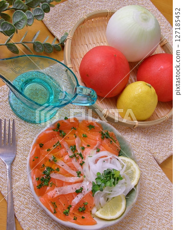 Salmon carpaccio Salmon carpaccio 127185452