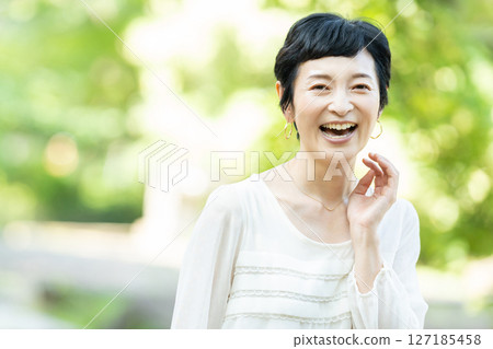 高級女性的肖像 127185458