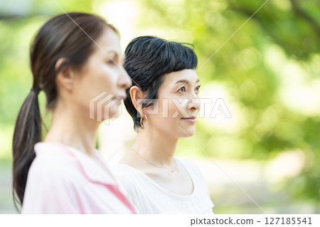 Senior women's portrait Senior women's portrait 127185541