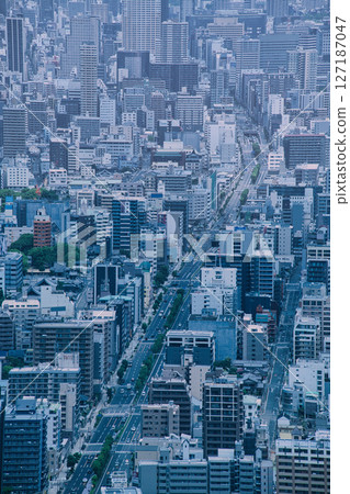 A spectacular view from the observation deck of Abeno Harukas, a skyscraper complex that also houses an art museum, hotel, and department store 127187047