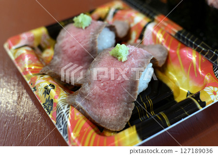 Himi beef sushi 127189036