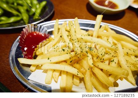 Delicious french fries in a pub, close-up 127189235