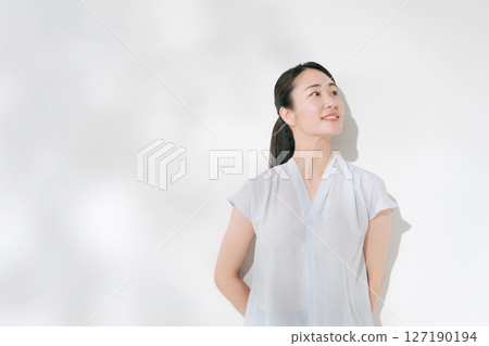 夏季女性美麗形象 127190194