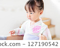 一名2歲女孩穿著浴衣。兒童浴衣穿法 127190542