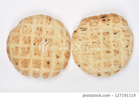 Round flatbreads 127191119
