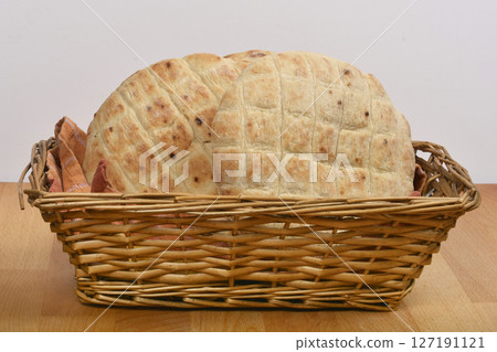 Round flatbreads 127191121