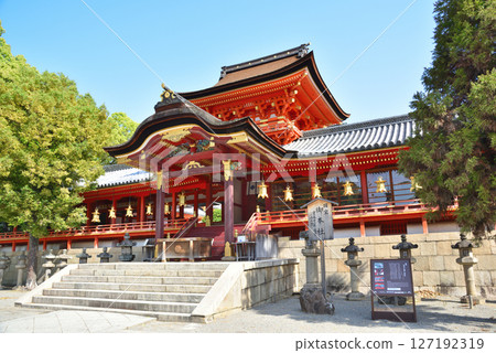 A view of Iwashimizu Hachimangu Shrine, popularly known as Yawata no Hachiman-san 127192319