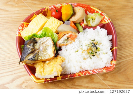 Makunouchi lunch 127192627