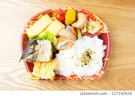 Makunouchi lunch 127192628