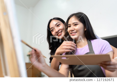 Couple creating art together. A joyful and creative experience. 127192671