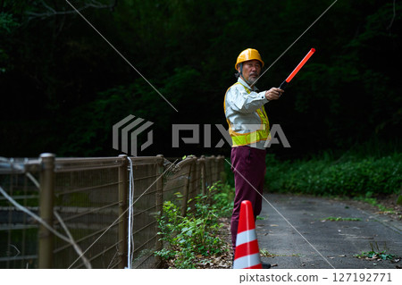 工地交通管制引導保安人員警衛施工指導高級 127192771