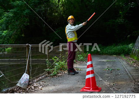 Construction site traffic control guidance security guard guard under construction guidance senior Construction site traffic control guidance security guard guard under construction guidance senior 127192775
