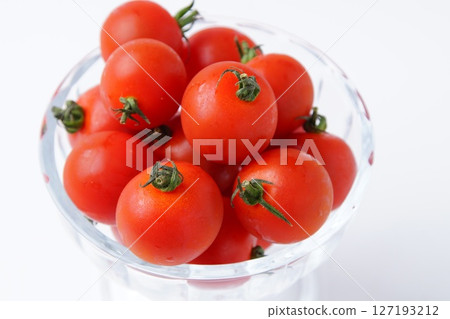 Cherry tomatoes in a glass bowl 127193212