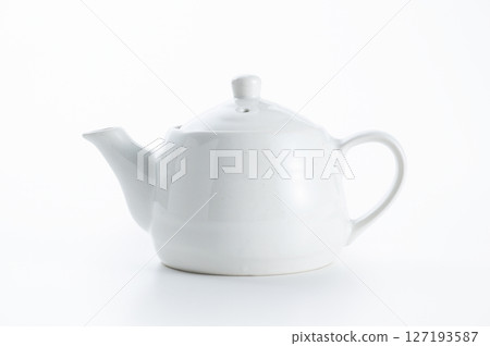 White teapot 127193587
