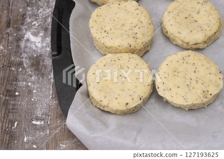 烤司康餅的製作過程 127193625