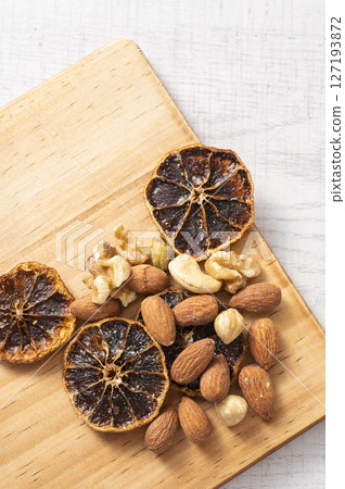 乾橙和混合堅果 127193872