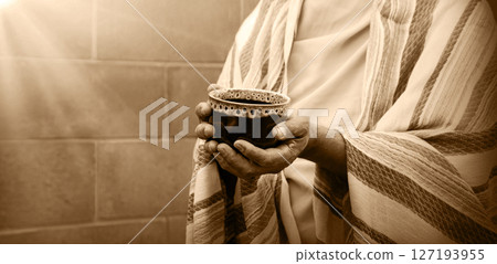 Ola man gilding a cup Ola man gilding a cup 127193955