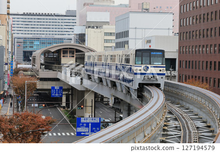 從旦過站搭乘北九州快速鐵路單軌電車 從旦過站搭乘北九州快速鐵路單軌電車 127194579