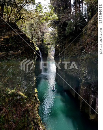 高千穗峽和真名井瀑布，碧綠的湖水令人賞心悅目 127194618