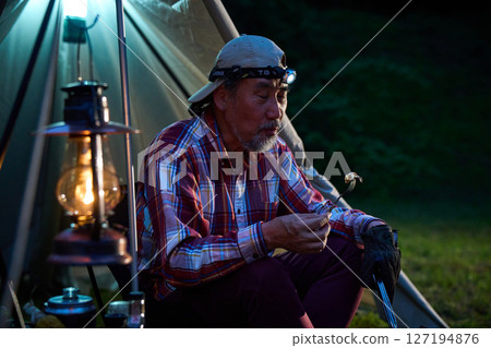 Solo camper eating steak Solo camp Senior Solo camper eating steak Solo camp Senior 127194876