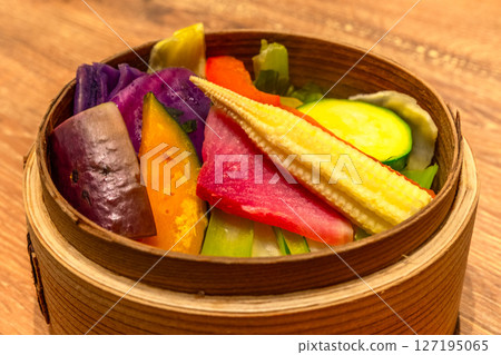Steamed vegetables 127195065