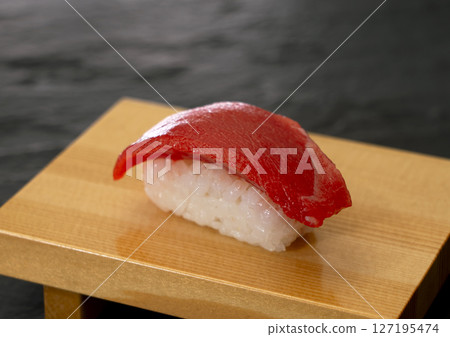 Tuna (red meat) sushi, sushi sandals 127195474