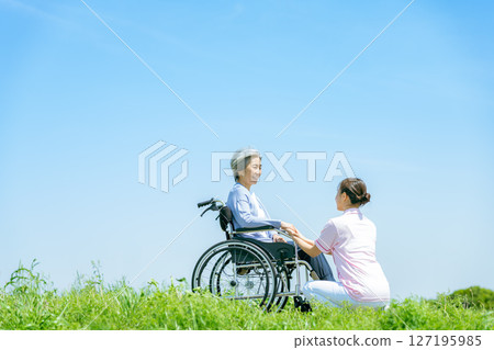 輪椅高級護理員 127195985