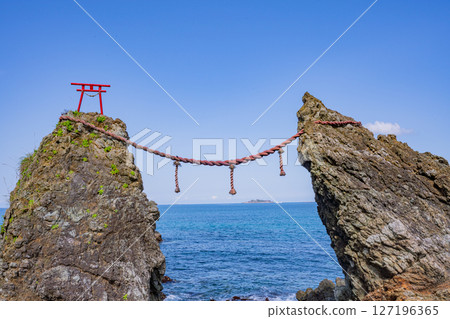 (Nagasaki Prefecture) Gunkanjima (Hashima Island, Industrial Revolution Heritage Site) seen beyond the Meoto Iwa Rocks 127196365