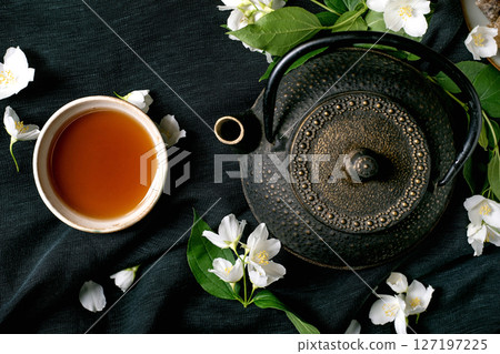 Traditional Cast Iron Teapot White Jasmine Flowers Traditional Cast Iron Teapot White Jasmine Flowers 127197225