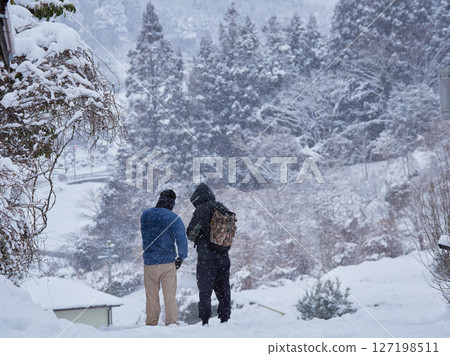 Tourists enjoying the snowy scenery of Magome-juku, a popular winter tourist spot on the Nakasendo road Tourists enjoying the snowy scenery of Magome-juku, a popular winter tourist spot on the Nakasendo road 127198511
